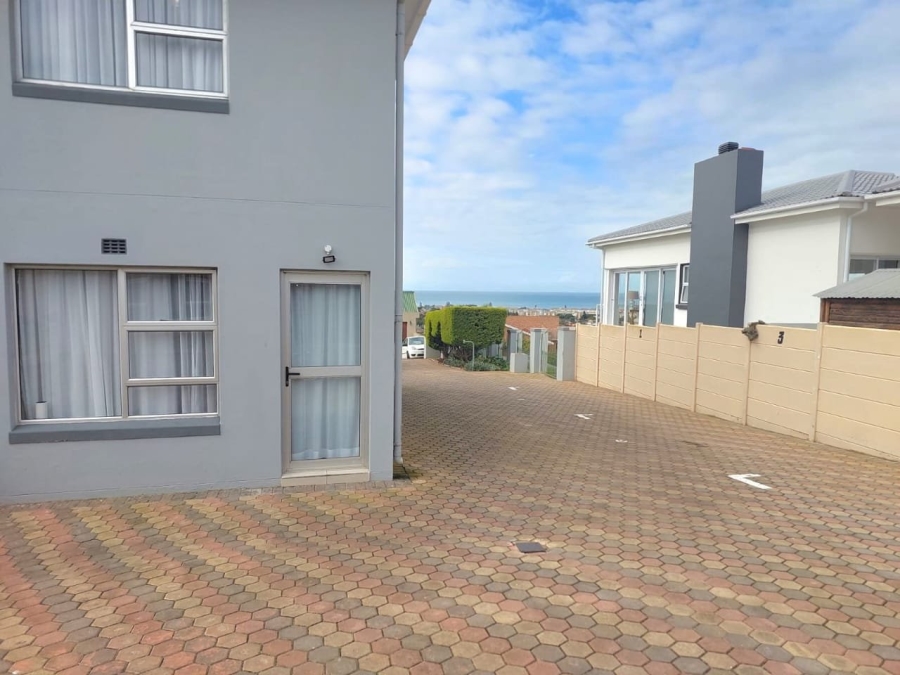 8 Bedroom Property for Sale in Hartenbos Heuwels Western Cape